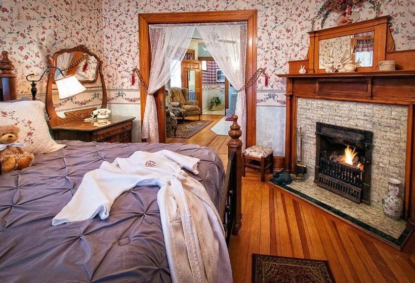 Номер Deluxe Кровать Кинг, Holden House 1902 Bed & Breakfast Inn