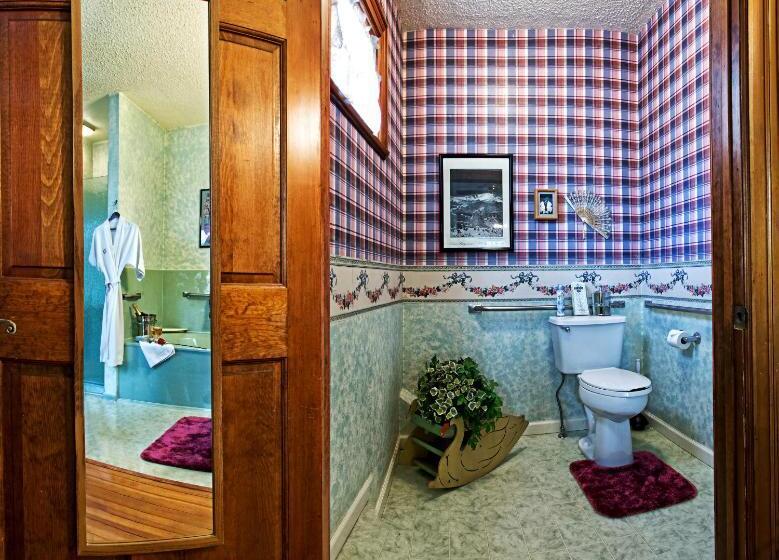 اتاق لوکس با تخت بزرگ, Holden House 1902 Bed & Breakfast Inn