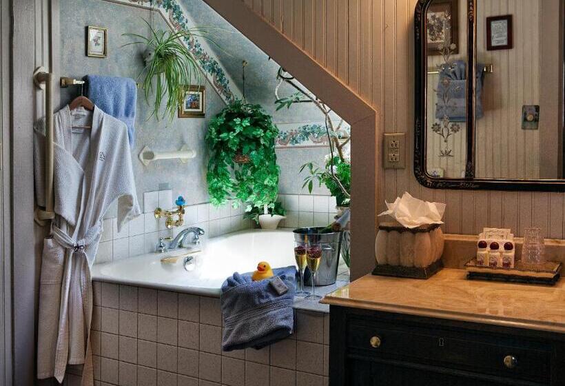 Люкс Повышенной Комфортности, Holden House 1902 Bed & Breakfast Inn