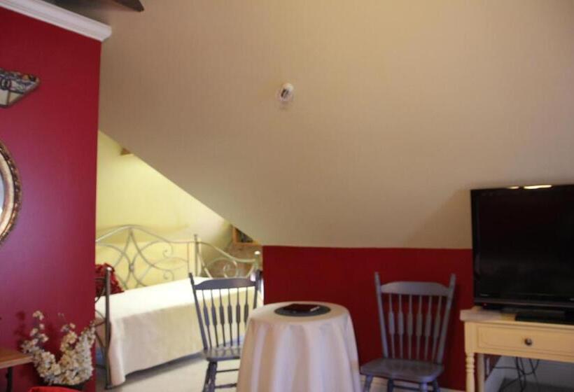 غرفة ديلوكس سرير كينج, Hines Mansion