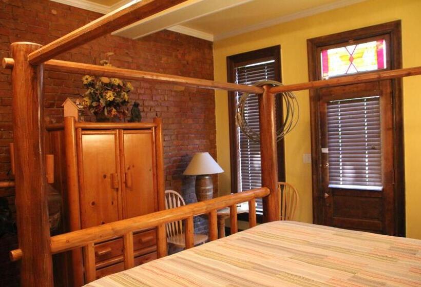 غرفة ديلوكس سرير كينج, Hines Mansion