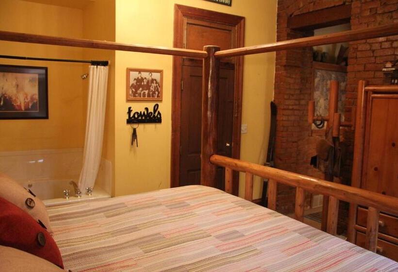 غرفة ديلوكس سرير كينج, Hines Mansion