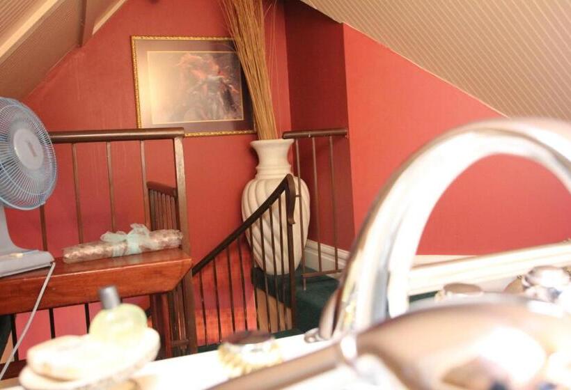 غرفة ديلوكس, Hines Mansion