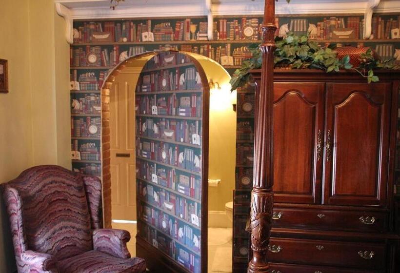 Номер Deluxe, Hines Mansion