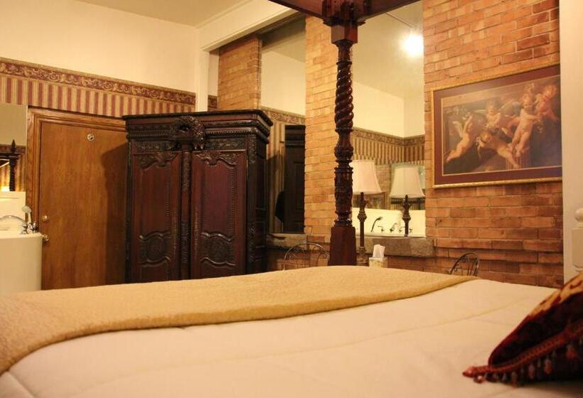 غرفة ديلوكس, Hines Mansion