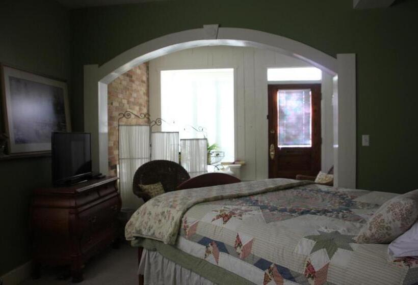 Номер Deluxe, Hines Mansion