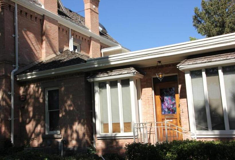 غرفة ديلوكس, Hines Mansion