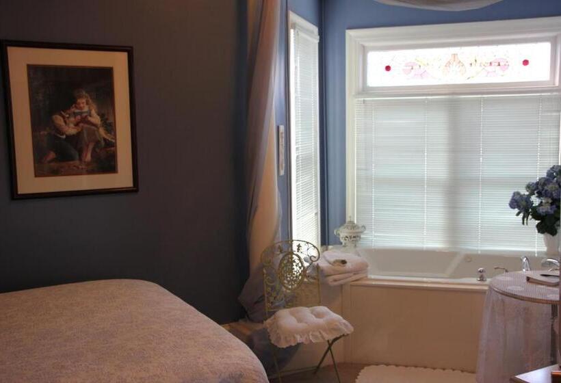 غرفة ديلوكس, Hines Mansion