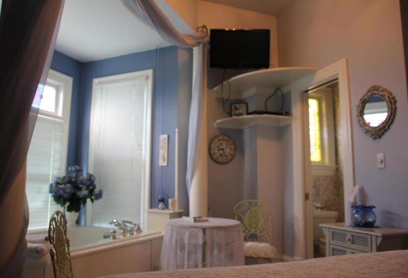 غرفة ديلوكس, Hines Mansion