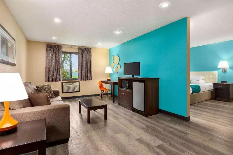 キングサイズベッドのスタンダードルーム, Howard Johnson By Wyndham Waterloo/cedar Falls