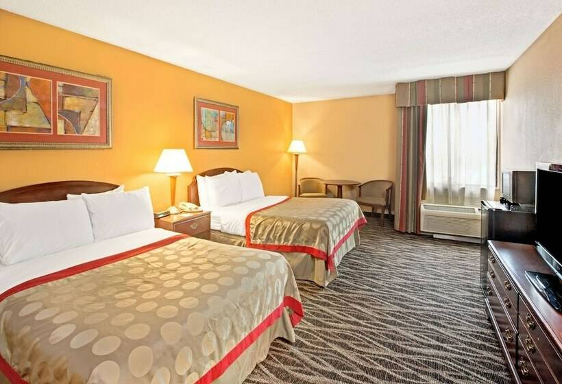 ２ダブルベッドのスタンダードルーム, Ramada By Wyndham Statesville