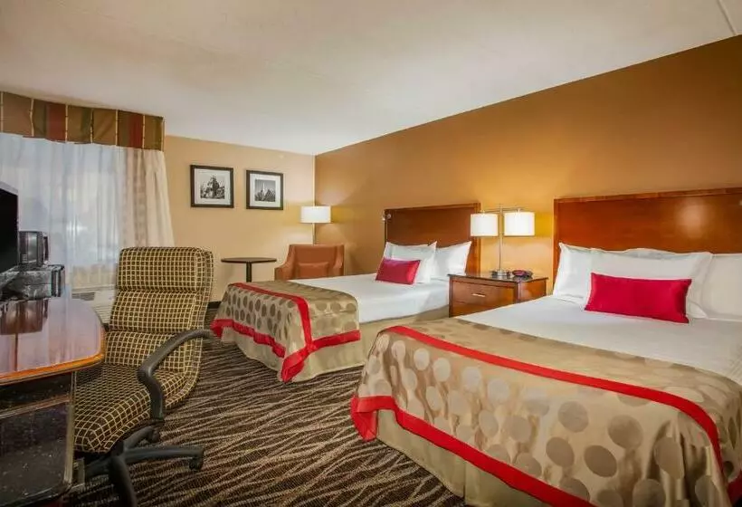 ２ダブルベッドのスタンダードルーム, Ramada By Wyndham Statesville