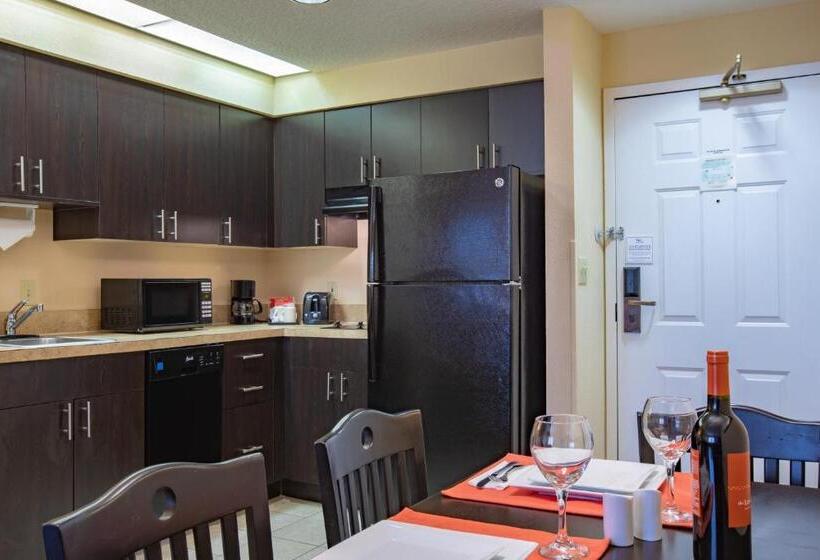 Люкс Вид на Бассейн, Staysky Suites I Drive Orlando Near Universal