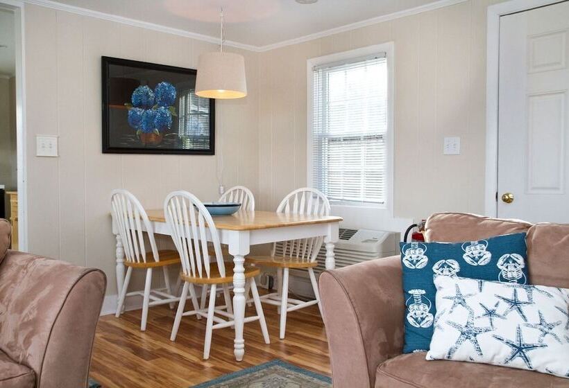 2间卧室的房子, The Hawthorne