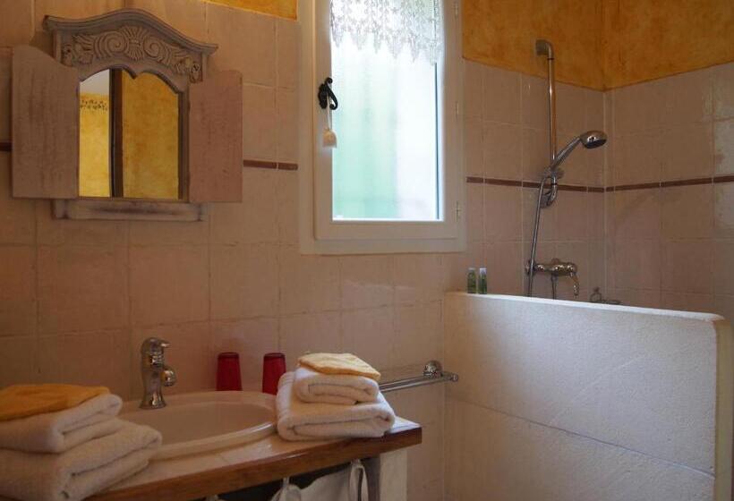 ガーデンビュースタンダードルーム, Clos Des Lavandes   Chambres Et Suites De Charme Climatisées Luberon