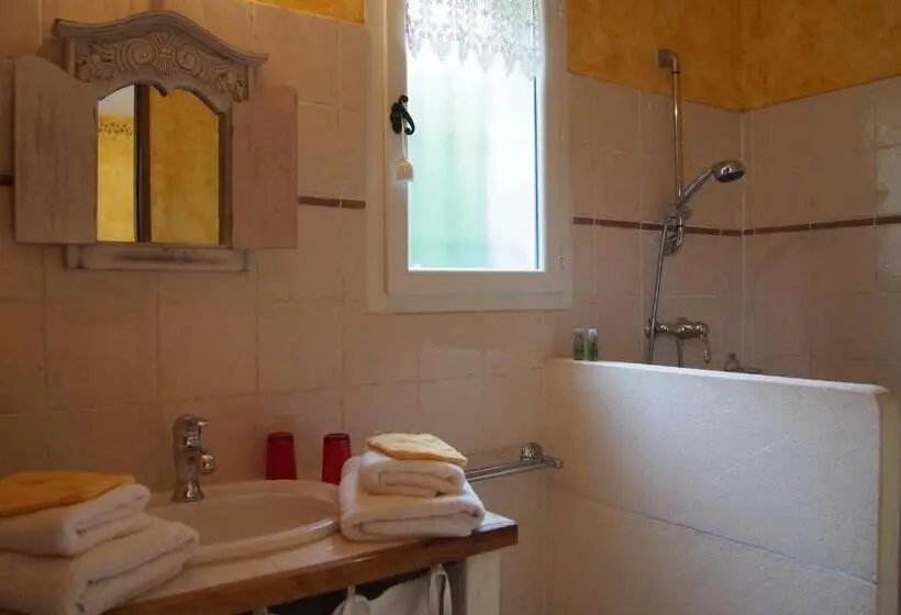 ガーデンビュースタンダードルーム, Clos Des Lavandes   Chambres Et Suites De Charme Climatisées Luberon