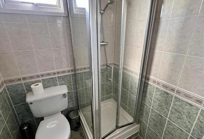اتاق خانوادگی, The Mayfair Guest House Self Catering