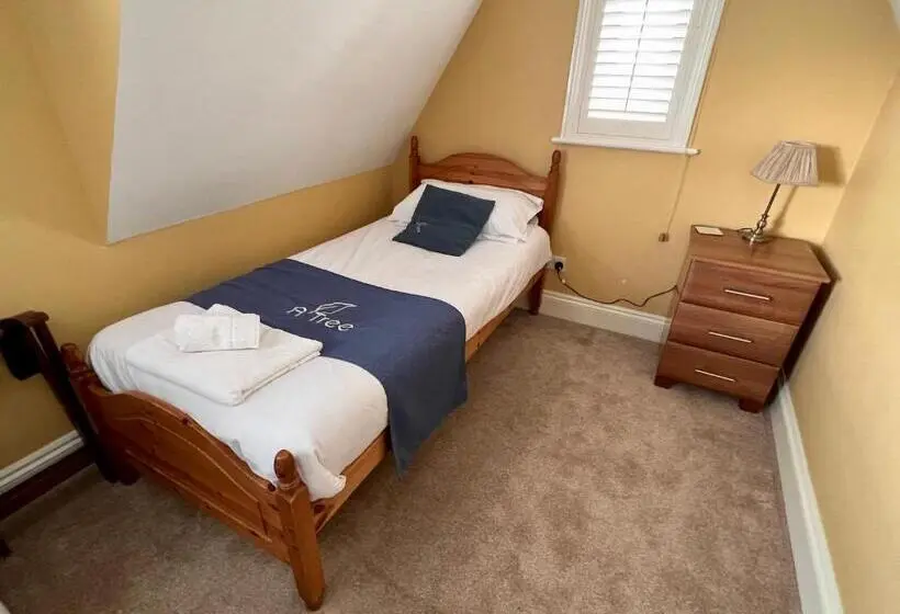 اتاق خانوادگی, The Mayfair Guest House Self Catering
