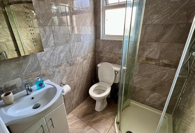 Номер Deluxe, The Mayfair Guest House Self Catering