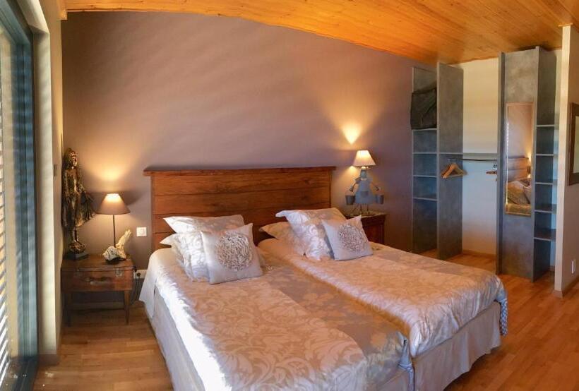 غرفة قياسية مطلة على الجبل, Au Chant Du Riou