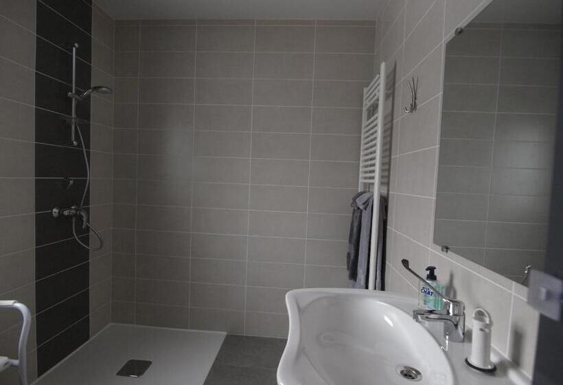 غرفة قياسية مطلة على الجبل, Au Chant Du Riou