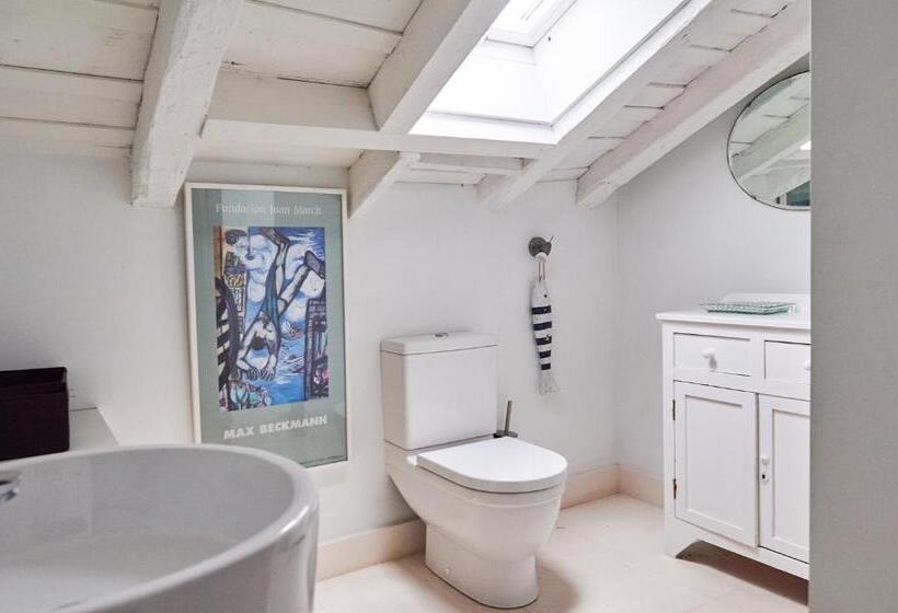 غرفة كومفورت ثلاثية, La Tudanca