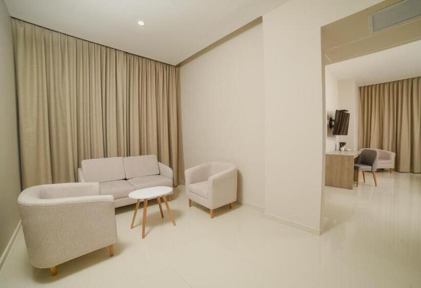 سوییت جونیور, Dorado Plaza Alto Prado