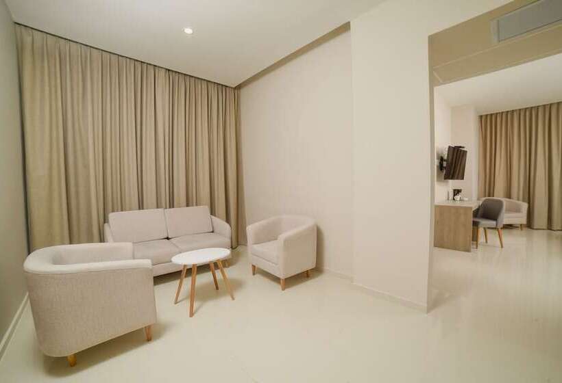 سوییت جونیور, Dorado Plaza Alto Prado