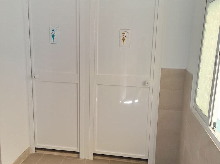 Säng i Delat Rum, Vivian S Guest House