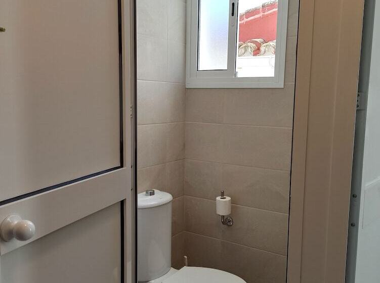 Säng i Delat Rum, Vivian S Guest House