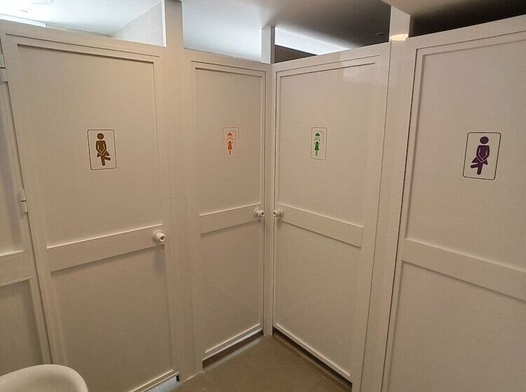 Säng i Delat Rum, Vivian S Guest House