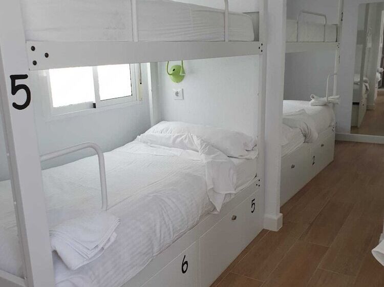 Семейный Номер, Vivian S Guest House