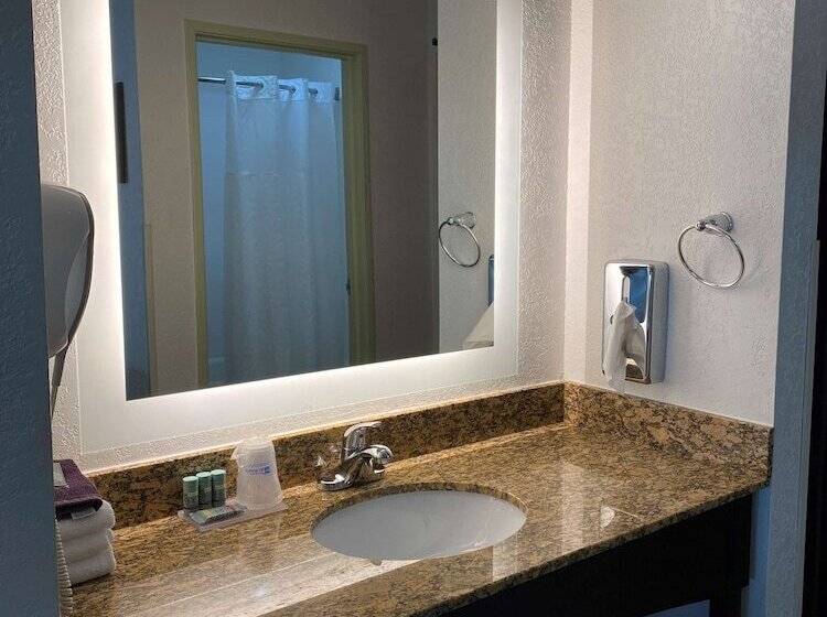 جناح, Best Western Celina