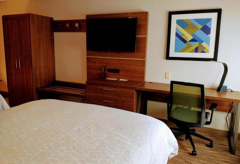 חדר סטנדרט, Holiday Inn Express Hotel & Suites Madison, An Ihg