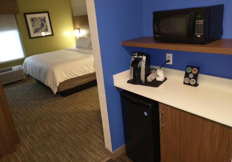 스탠다드 룸, Holiday Inn Express Hotel & Suites Madison, An Ihg