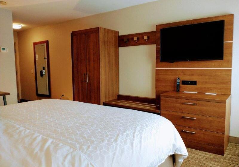 חדר סטנדרט עם מיטת קינג, Holiday Inn Express Hotel & Suites Madison, An Ihg