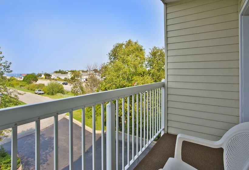 스탠다드 룸 더블 침대, Holiday Inn Express Mackinaw City, An Ihg