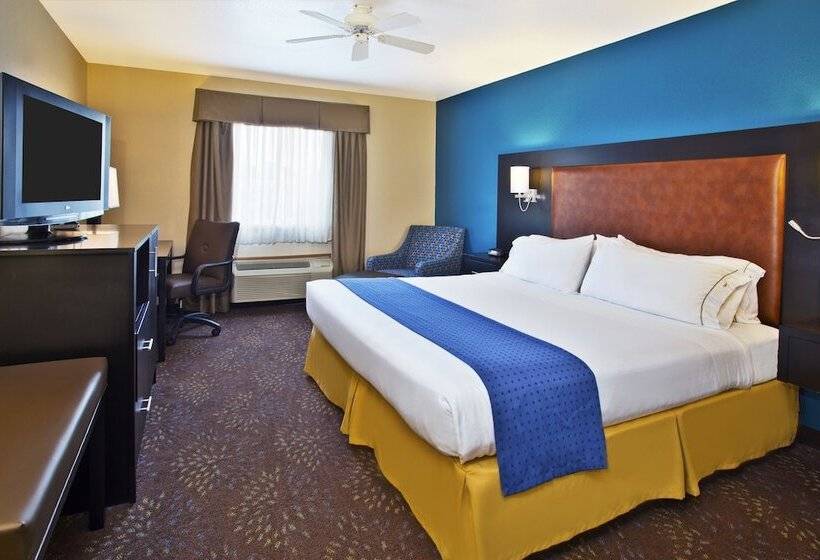 스탠다드 룸 더블 침대, Holiday Inn Express Mackinaw City, An Ihg
