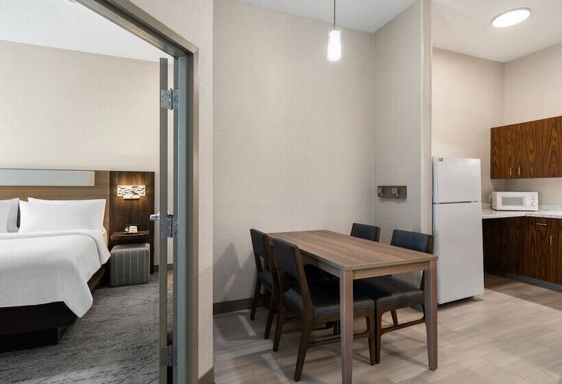 جناح, Holiday Inn Express Meadville , An Ihg