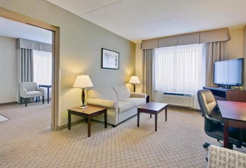 سوییت سوپریور, Holiday Inn Express Sault Ste Marie, An Ihg