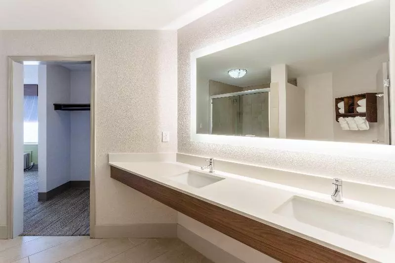 キングサイズベッドのスイートルーム, Holiday Inn Express Scottsburg, An Ihg