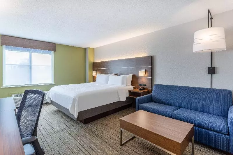 キングサイズベッドのスイートルーム, Holiday Inn Express Scottsburg, An Ihg