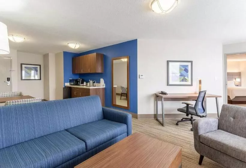 キングサイズベッドのエクゼクティブルーム, Holiday Inn Express Scottsburg, An Ihg