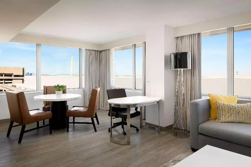 キングサイズベッドのスタンダードルーム, Holiday Inn Express Stephens City, An Ihg