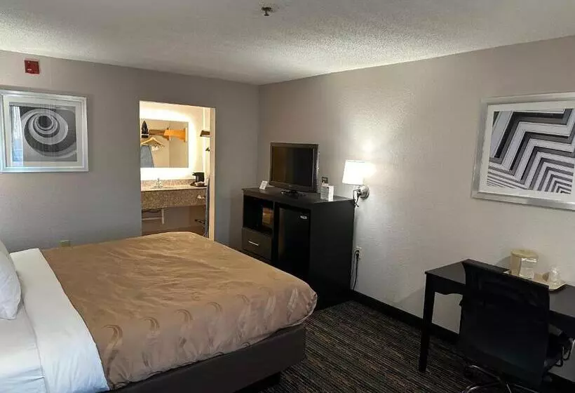 キングサイズベッドのスタンダードルーム, Quality Inn