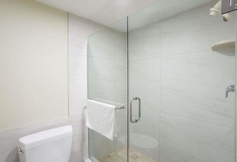 غرفه قياسيه سريرين مزدوجين, Ramada By Wyndham Culver City