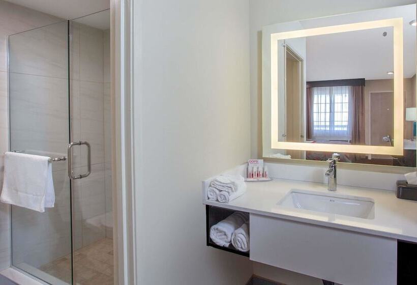 غرفه قياسيه سريرين مزدوجين, Ramada By Wyndham Culver City