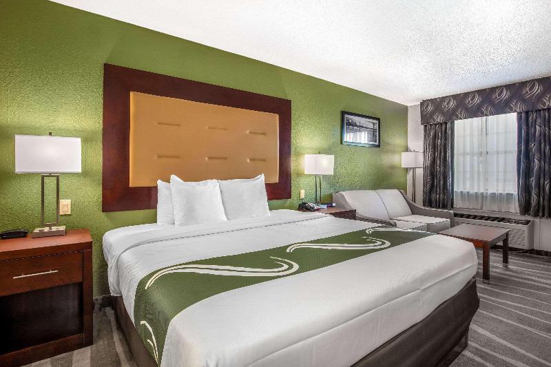 غرفة قياسية سرير كينج, Quality Inn & Suites