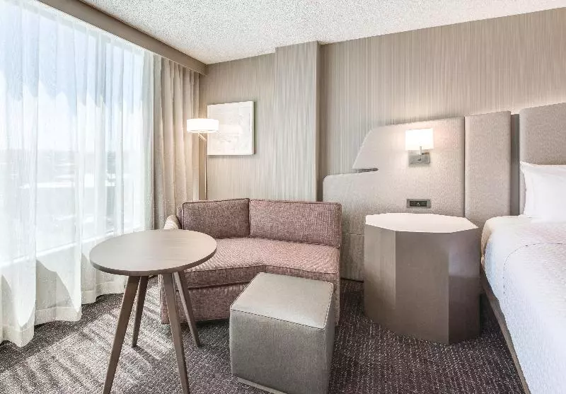 キングサイズベッドのスタンダードルーム, Sonesta Denver Downtown