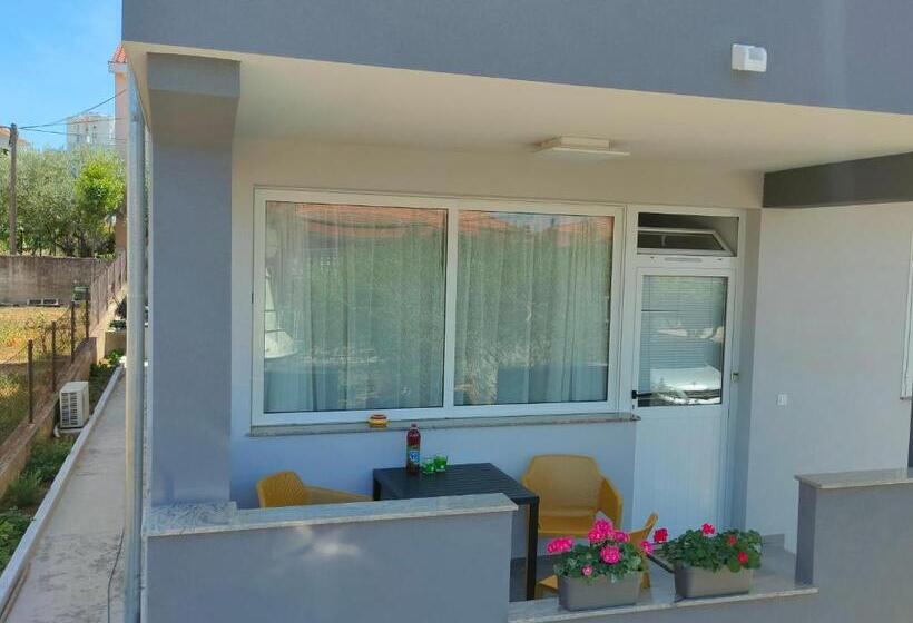 استودیوی استاندارد, The Nice Dreams Studio Apartment